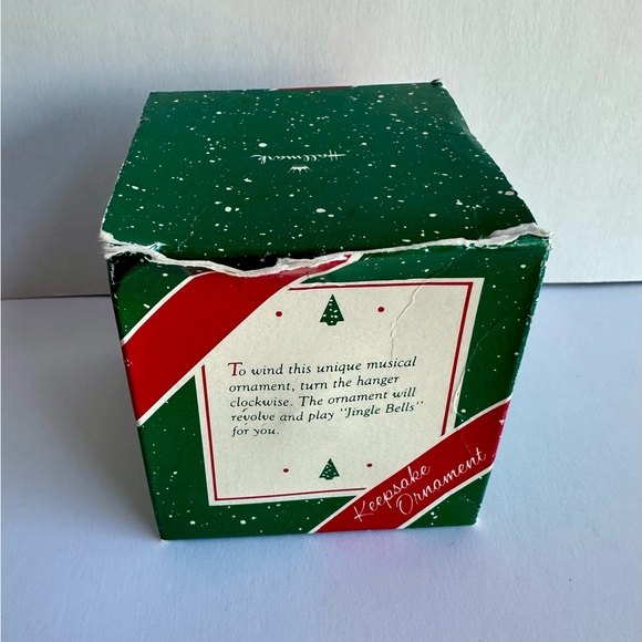 Hallmark Keepsake Musical Jingle Bell Ornament 1986 - Picture 6 of 7